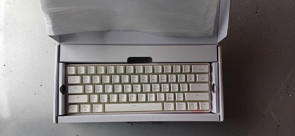 Teclado Gaming SKT61