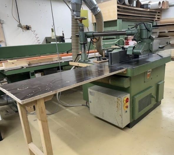 Frezarka dolnowrzecionowa do drewna KOLLE uchylne wrzeciono z posuwem