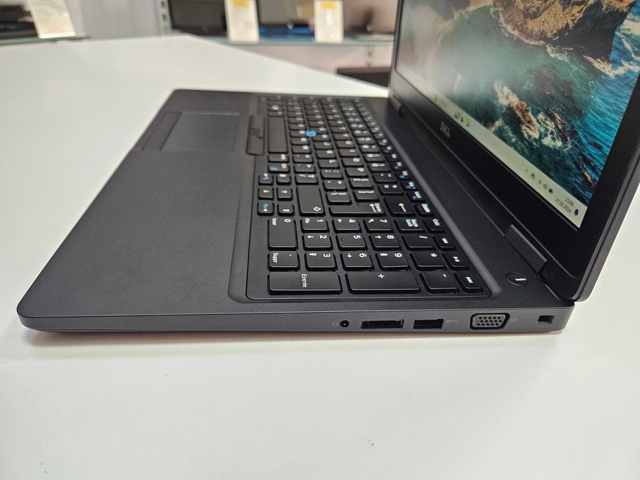 Laptop Dell Latitude 5580 Intel i5 Pamięć 16gb Dysk 256gb ssd Win11 Gw