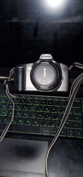 Плівковий фотоапарат Canon EOS 3000n