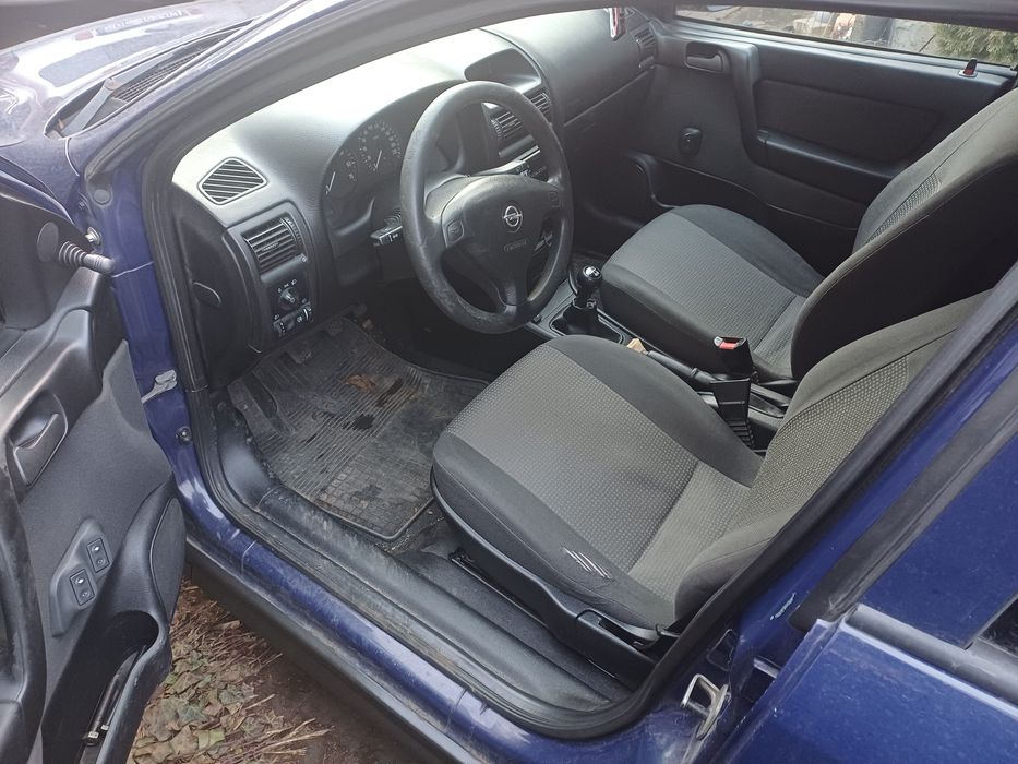 Opel Astra II hatchback, sprzedam - cały na części