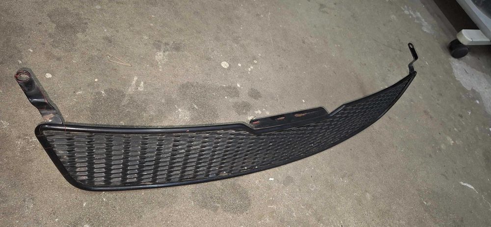 VW Passat B5 grill KAMEI ładny stan ORYGINAŁ