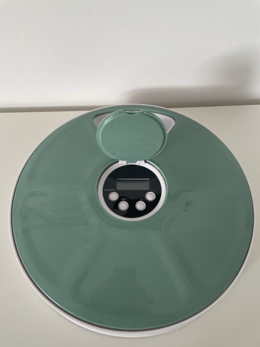 TIAKI automat na karmę dla psa lub kota