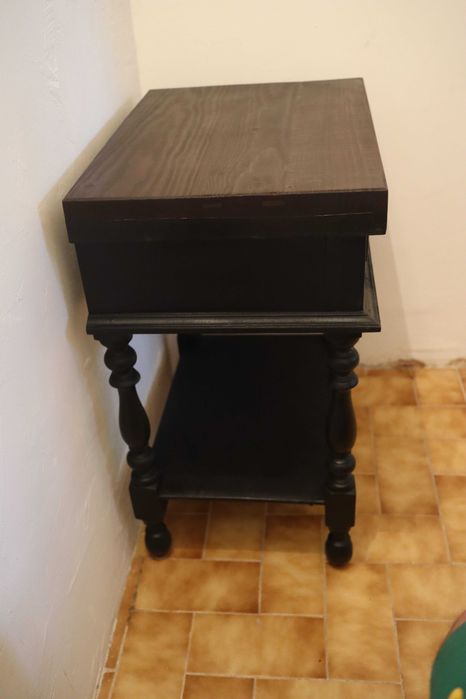 Mesinha de cabeceira (recuperada)