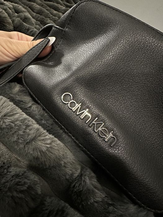 Mała torebka listonoszka Calvin Klein
