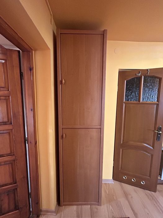 Waska szafka do przedpokoju