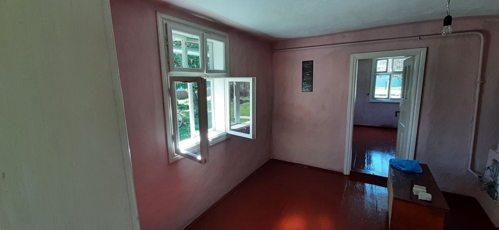 Продається будинок в центрі с. Завадів