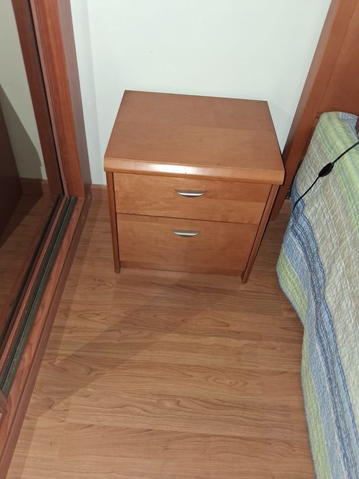 2 mesas de cabeceira