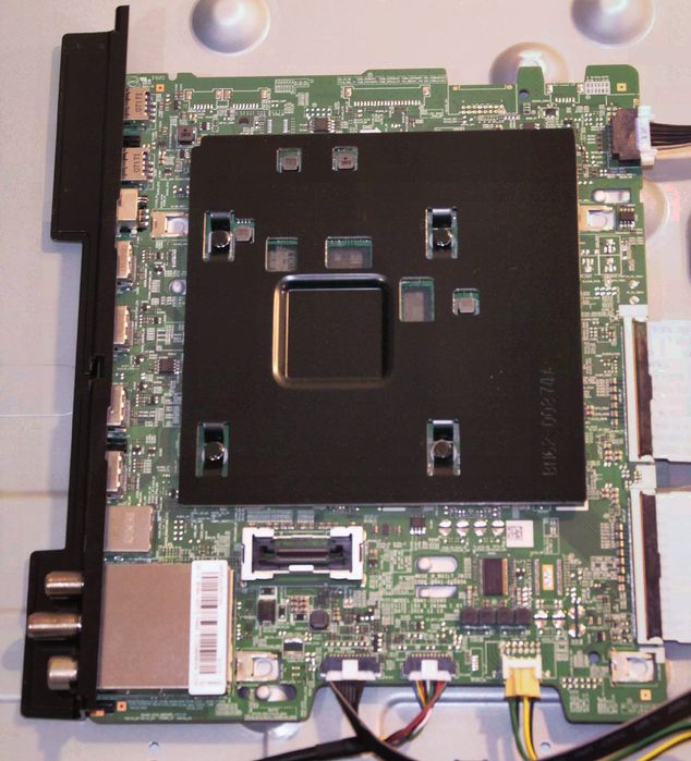 Разбитый экран Samsung 65” qe65q60rat по детально