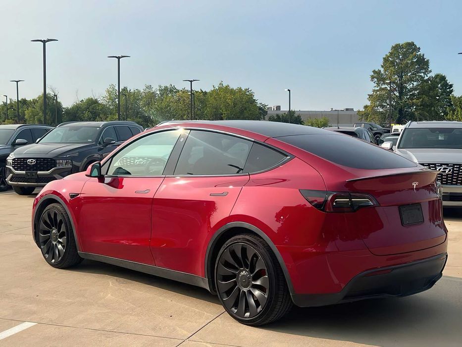 Tesla Model Y      2021