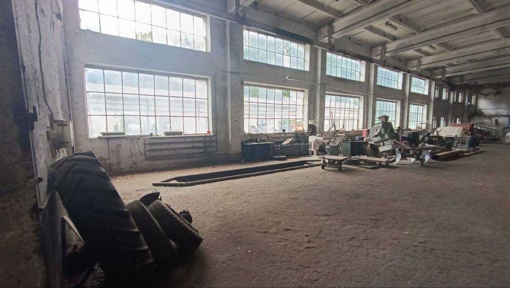 Продаж тракторна майстерня Вінницька обл. с. Нова Гребля (3 281,1 м2)
