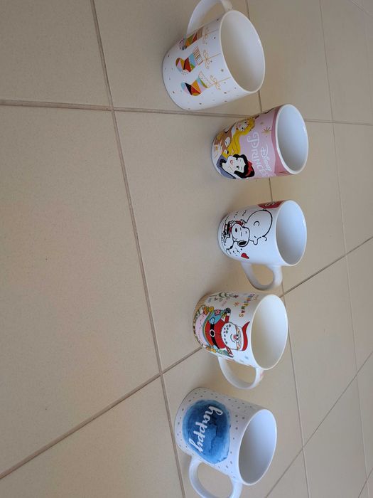 Canecas novas várias
