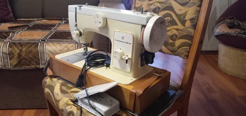 Швейна машинка Чайка 132 М