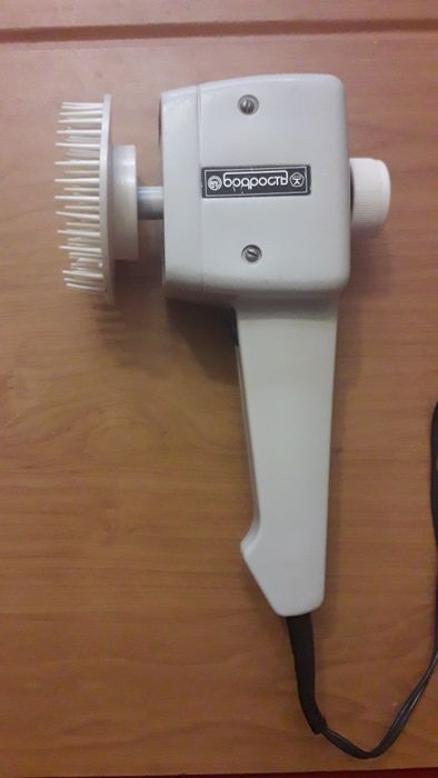 Электромассажер Бодрость и роликовый деревянный массажер.