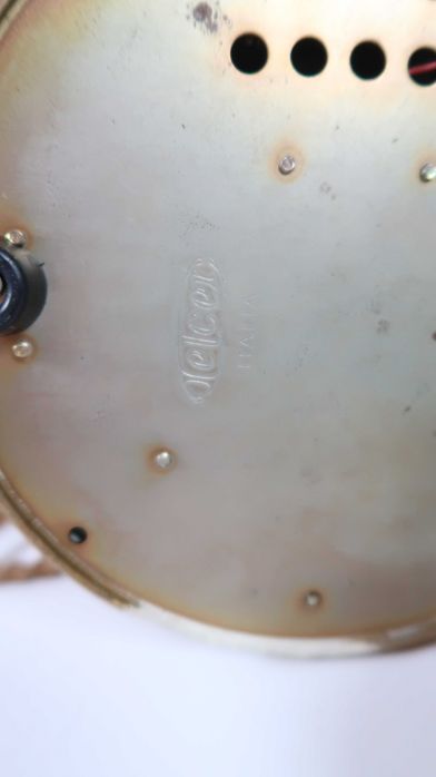 Telefone antigo em madeira e metal