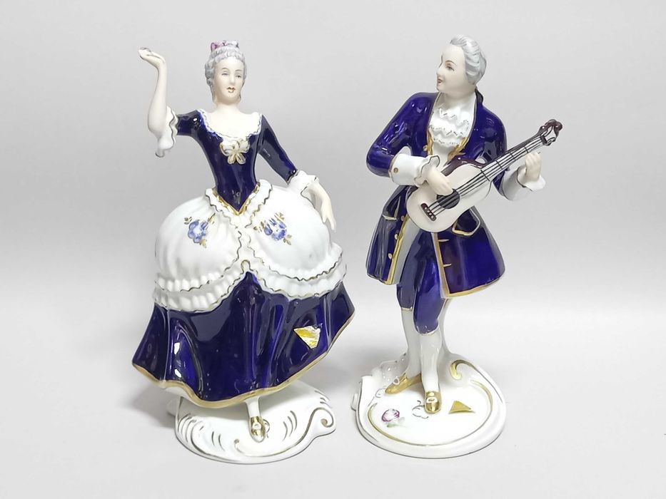 Dworska para, kobaltowe figurki Royal Dux, poł XX w.