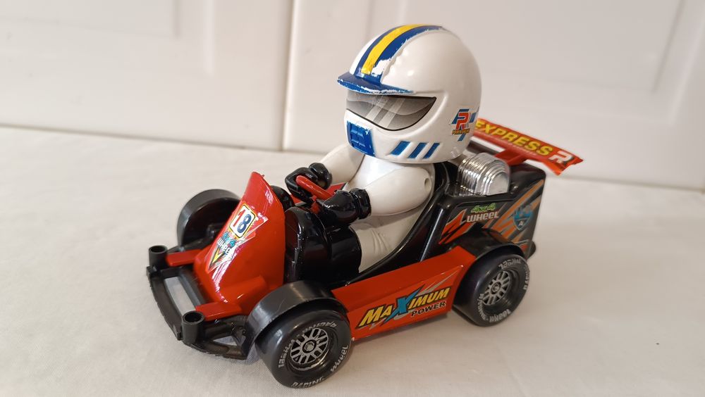 2 carros de Corrida . Bom estado