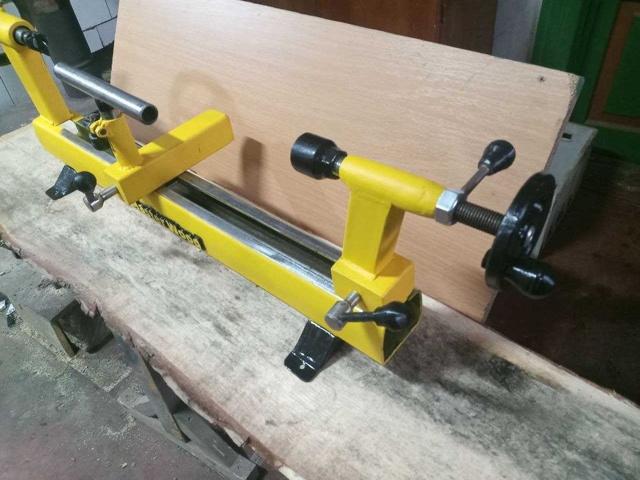 Продам токарний станок по дереву