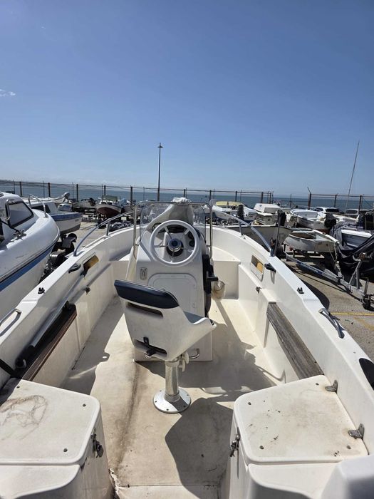 Barco Sirius 5 MT, lotação de 5 pessoas, com palamenta completa e GPS