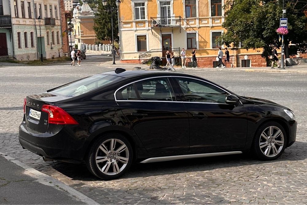 Продам Volvo s60  3.0  2012