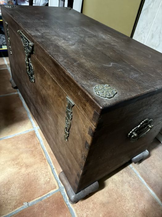 Arca Bau em Madeira Macissa para desocupar