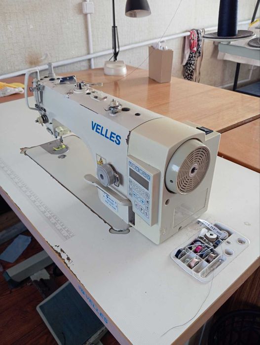 Продам швейную промышленную, прямострочную машинку "Velles"
