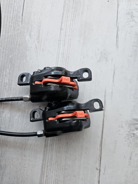 Komplet zacisków hamulcowych Shimano MT200