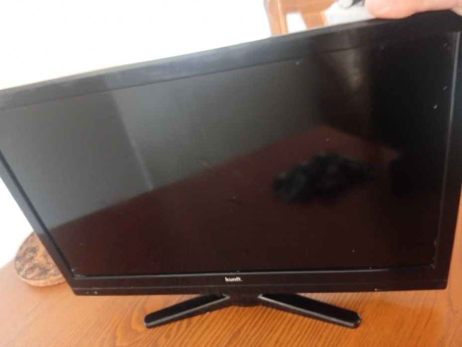 Tv led 32 polegadas mais uma tv de 20 polegadas
