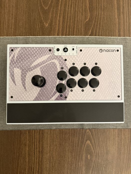 Nacon Daija Arcade Stick PS5 / PS4 / PC — Como Novo