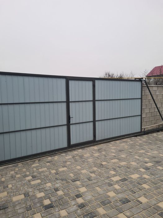 Продам новый дом в Усатово-1 с гаражом и ремонтом!