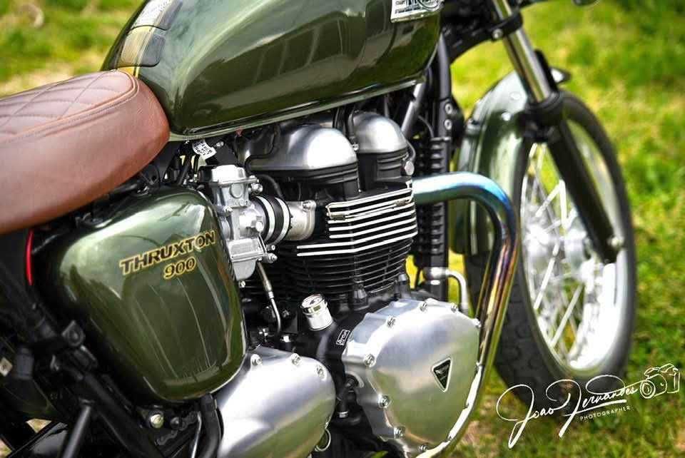 Mota Triumph Thruxton 900