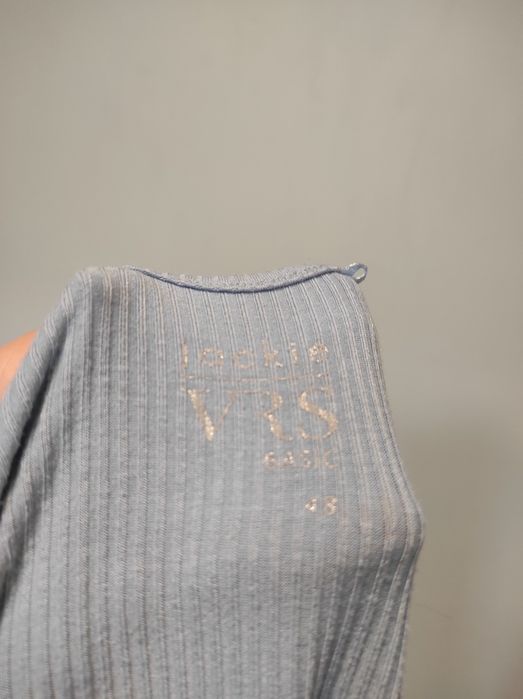 Niebieska prążkowana bluzka z koronką