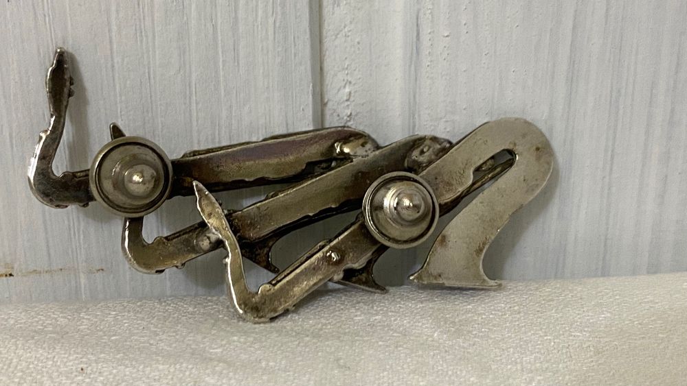 Pregadeira saxofone antiga