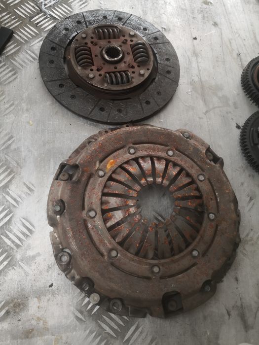 Docisk sprzegło silnik 2.5 dci renault master części