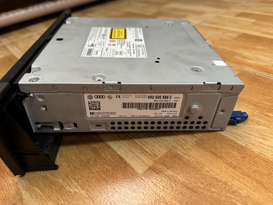 A4 B8 LIFT Multimedia czytnikMMI 8R2035666C