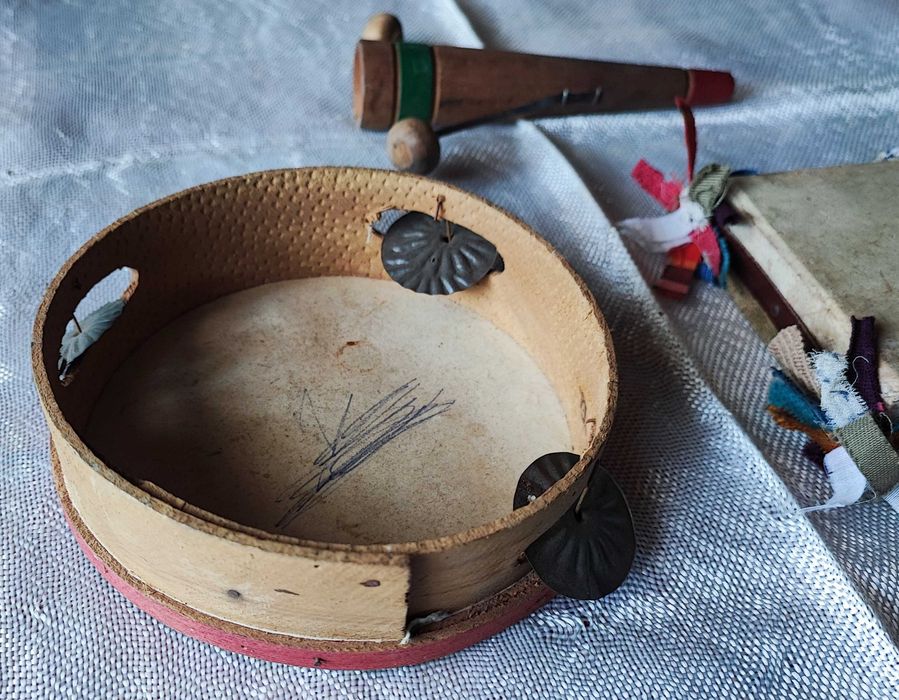 Lote de instrumentos musicais antigos