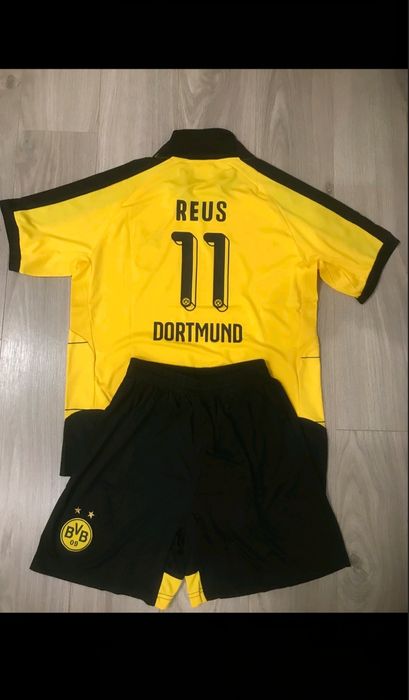 Розпродаж футбольних форм для дітей