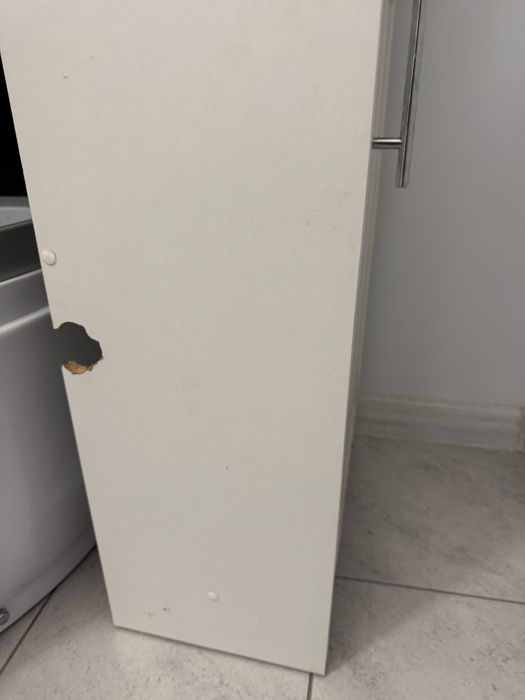 Szafka lazienkowa z umywalka i bateria