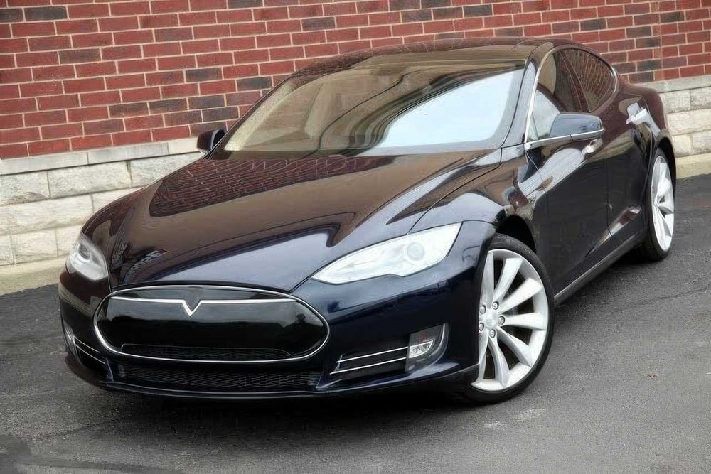 Tesla Model S      2014