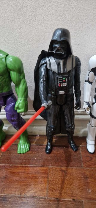 Conjunto de figuras Star Wars e Marvel