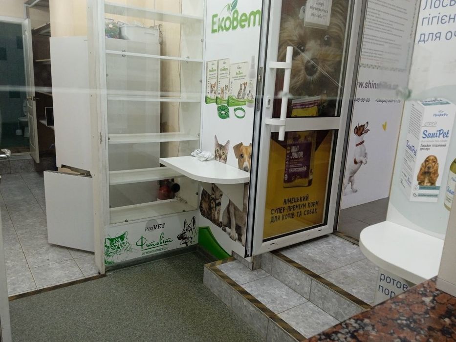 Продам торгове приміщення 44,2 м², вул. Ю. Зойфера 3 (р-н Держром) - Власник