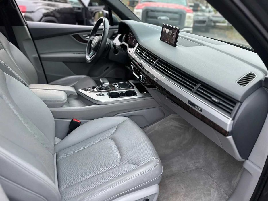 Audi Q7 2019 Premium Plus — большой премиум для семьи и путешествий