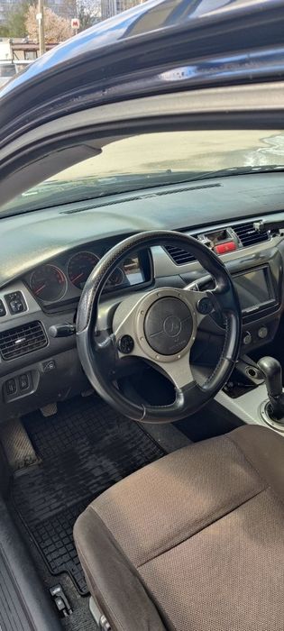 Mitsubishi lancer
