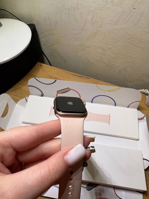 Apple watch Watch SE 40 mm акб 100% гарний  стан комплект