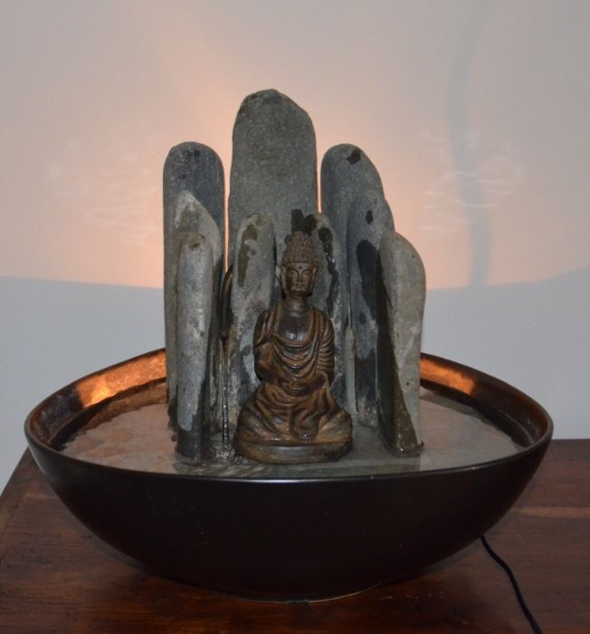 Fonte de Água Buda Sidarta, com iluminação e em pedra