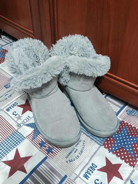 Жіночі сірі угги