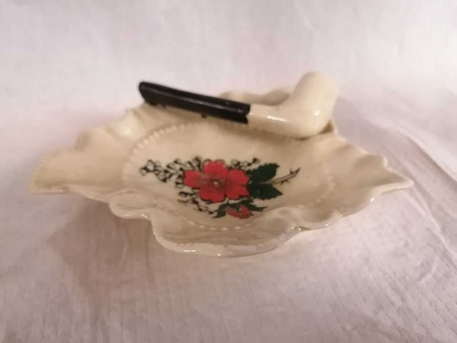 Porcelanowa popielniczka z fajka