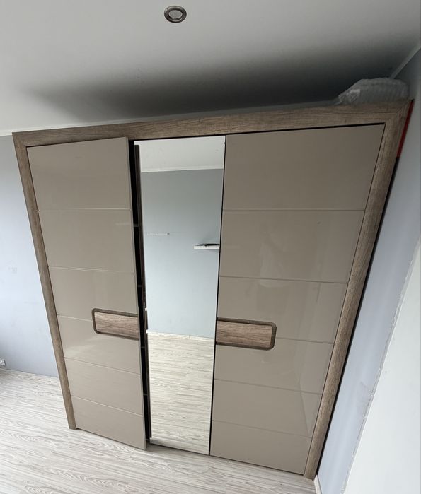 SZAFA FORTE TIZIANO pojemna z lustrem i półkami 203,4 cm SZEROKOŚĆ