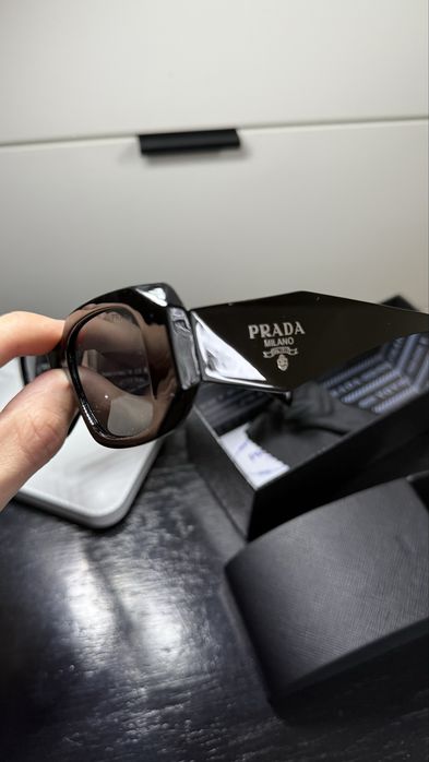 Okulary prada.