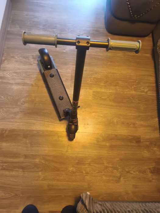 Trotineta elétrica usada